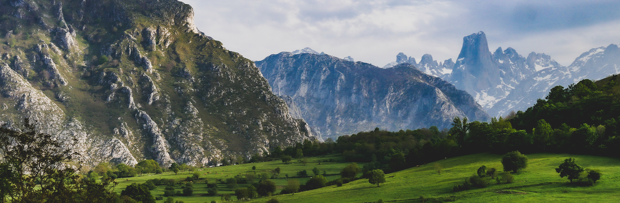 Yahnnybly-yahnnyadolfosanluis-spain-asturias-picosdeeuropa-mountains